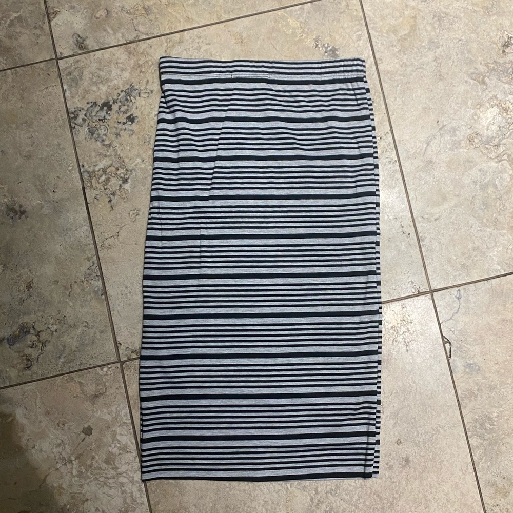 A-Line black and grey striped mid-length skirt.